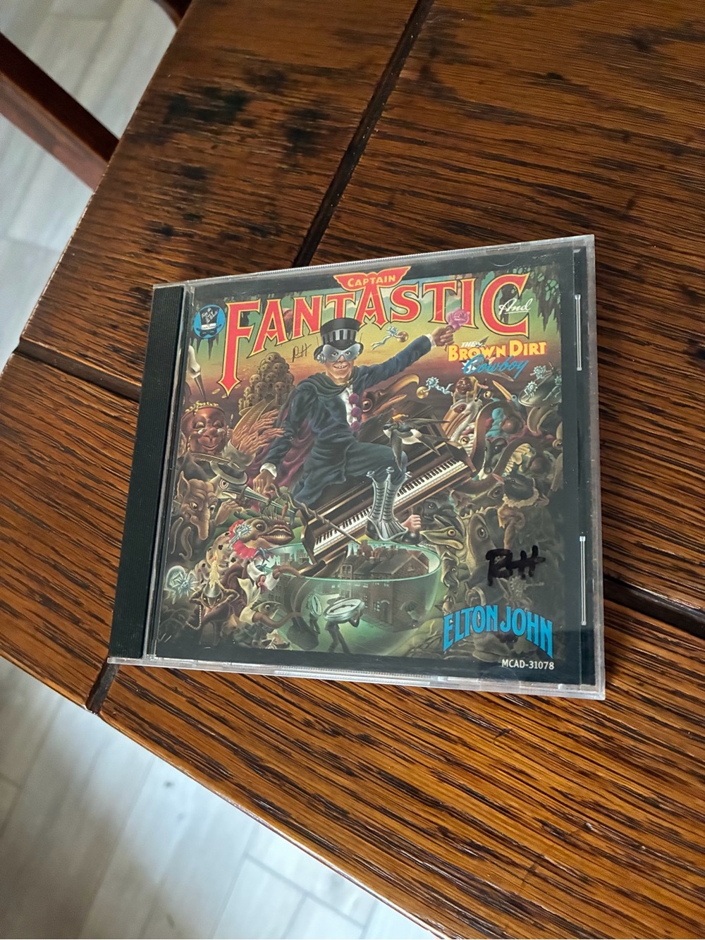 Elton John — Captain Fantastic CD (Multicolor Cover, Black Case)